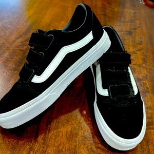 Vans women’s black and white size 6.5 Us